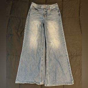 Old navy extra high rise Sky-Hi, A-line wide leg jeans. Size 8 regular.